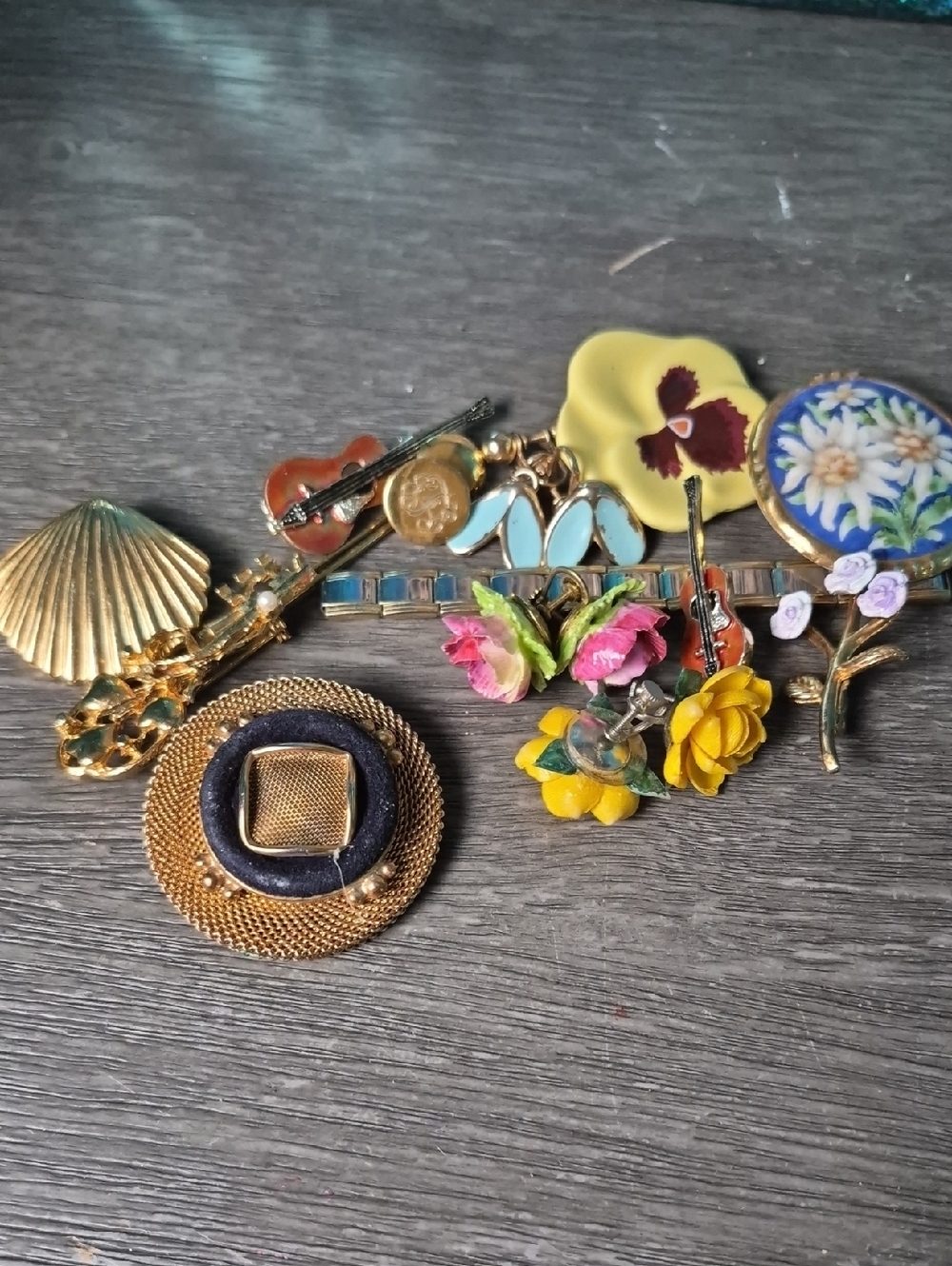 Assorted Women’s Floral and Gold-Tone Brooch Set - Yellow & Multicolor